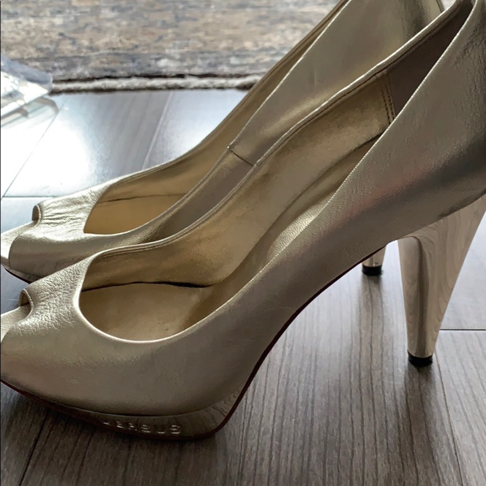Shoes - Picture 2 of 4